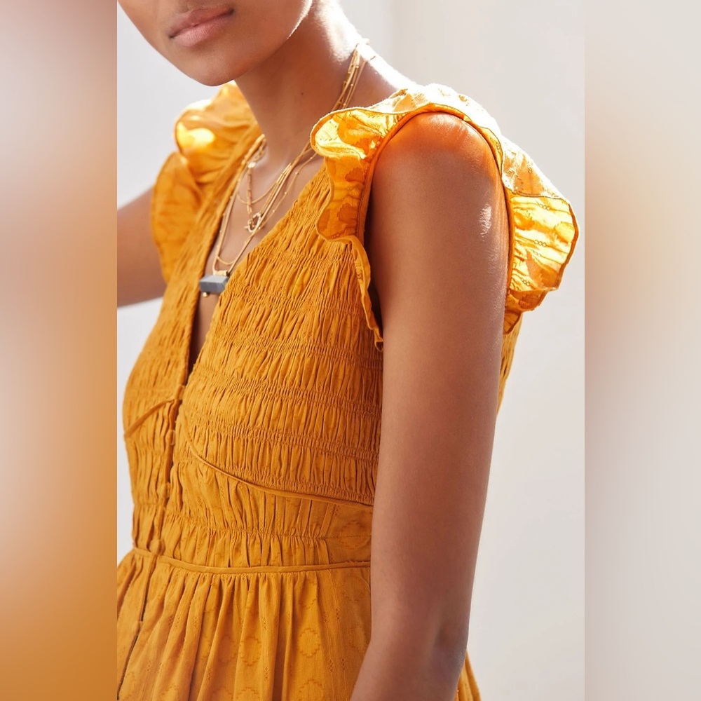 ANTHROPOLOGIE
Smocked Ruffle Maxi Dress size Small